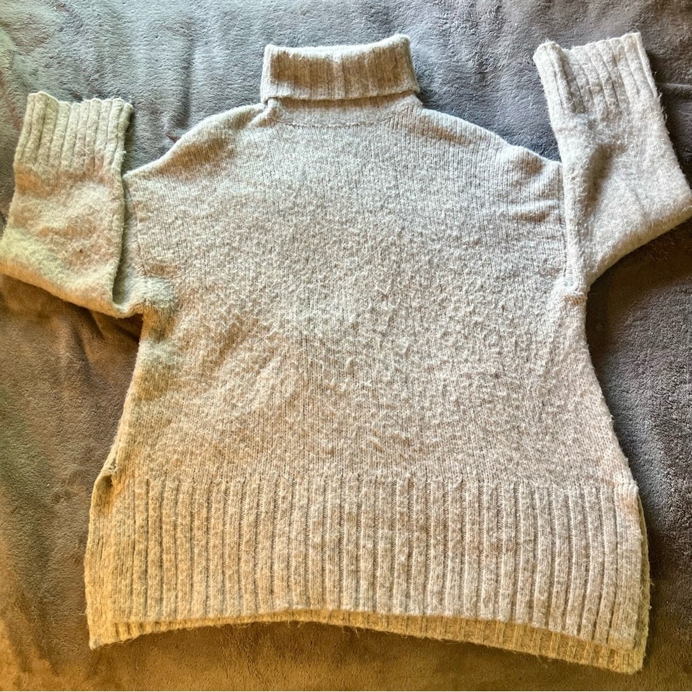 Light Grey Turtleneck Sweater - Size Medium